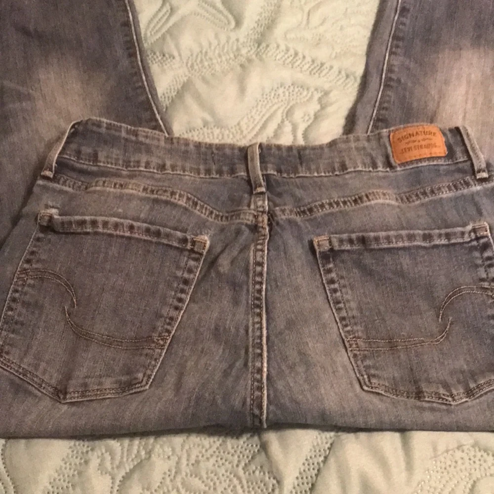❤️ (8) Ladies Levi’s jeans size 10 medium 30 x 30Cute hair, stretchy material. - Picture 5 of 10